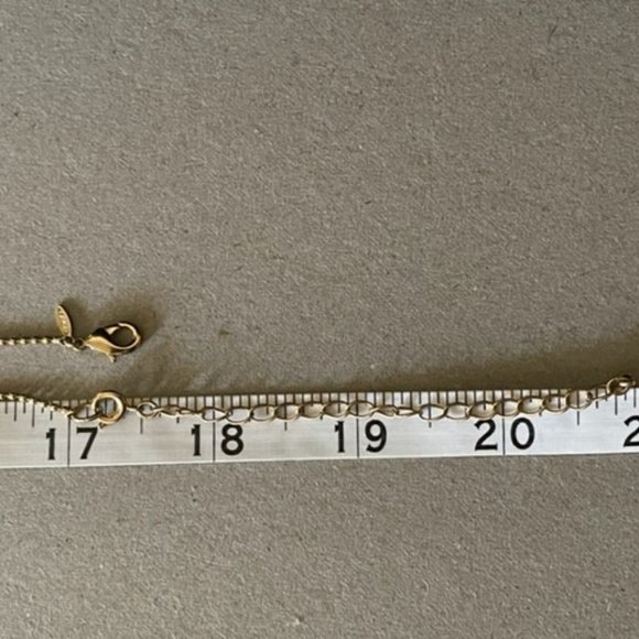 Avon Open Hearts Necklace in a Gold Tone 17" with a removable 3" extender - Picture 3 of 8